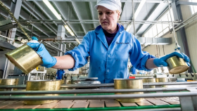 Производители рыбных консервов из РФ опасаются остановки предприятий